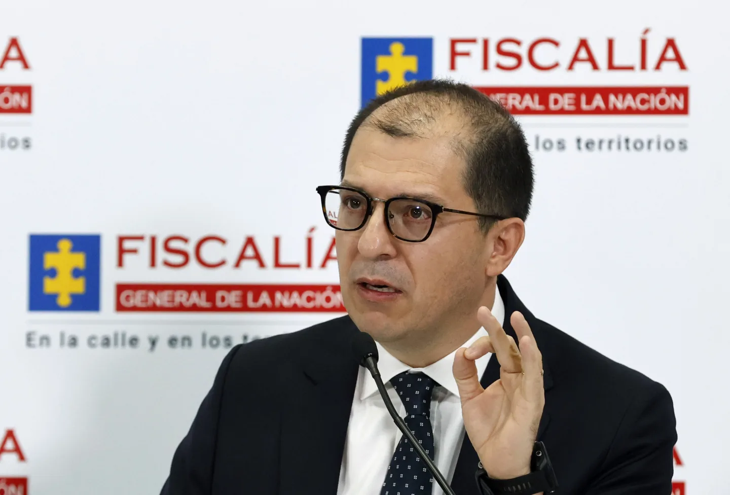 Francisco Barbosa denuncia ante la Fiscalía presuntos seguimientos e interceptaciones ilegales