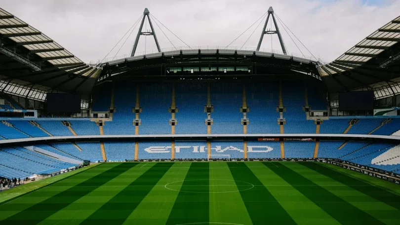 Premier League declara culpable al Manchester City por infracciones financieras