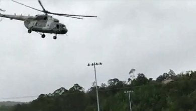 helicóptero cayó sobre un bus