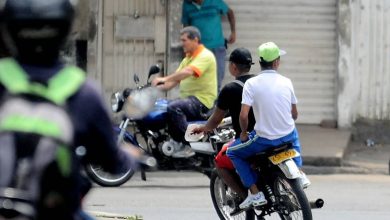 prohíben circulación de parrillero hombre