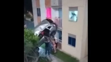 carro chocó contra un edificio