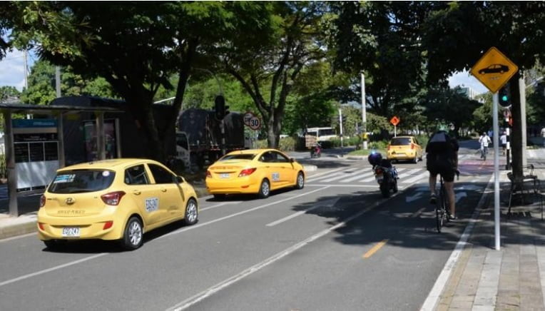 pico y placa para taxis en Medellín taxistas / transporte / compensación de combustible