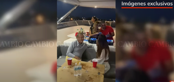 Rodolfo Hernández en una exótica fiesta en un yate en Miami