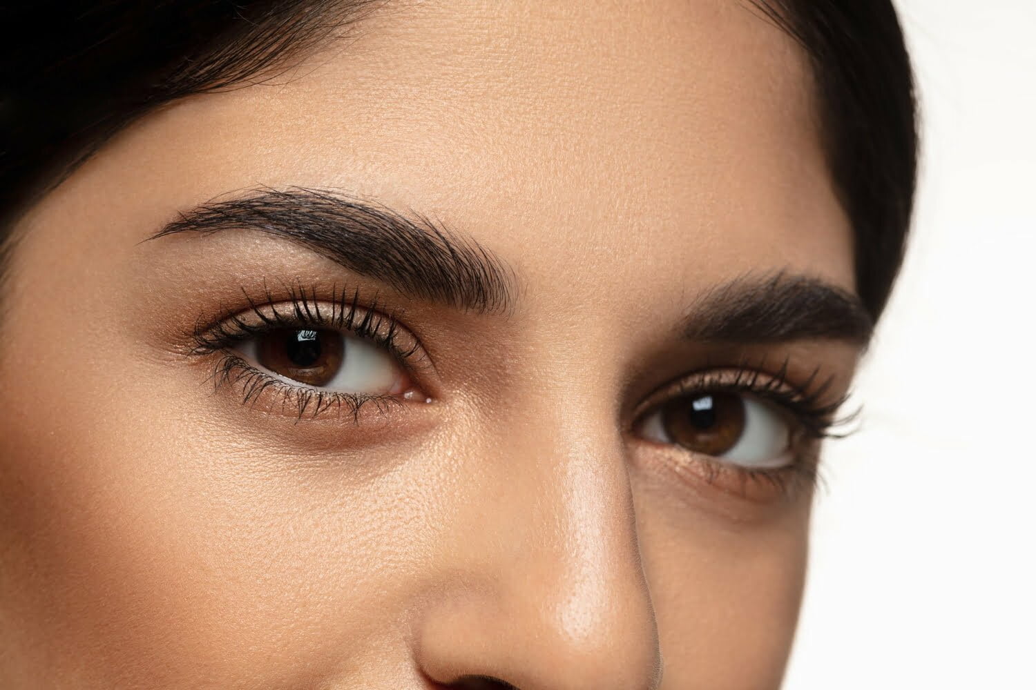 cejas pobladas - crecimiento de las cejas de forma natural