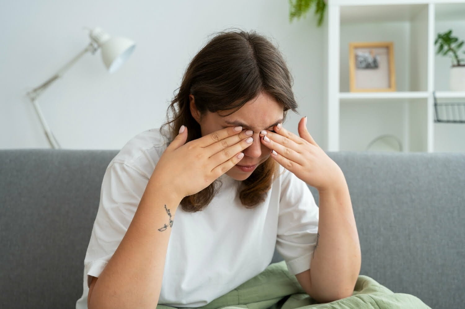 ¿Por qué a veces me arden los ojos? / temblor de los ojos / Frotarse los ojos / pantallas