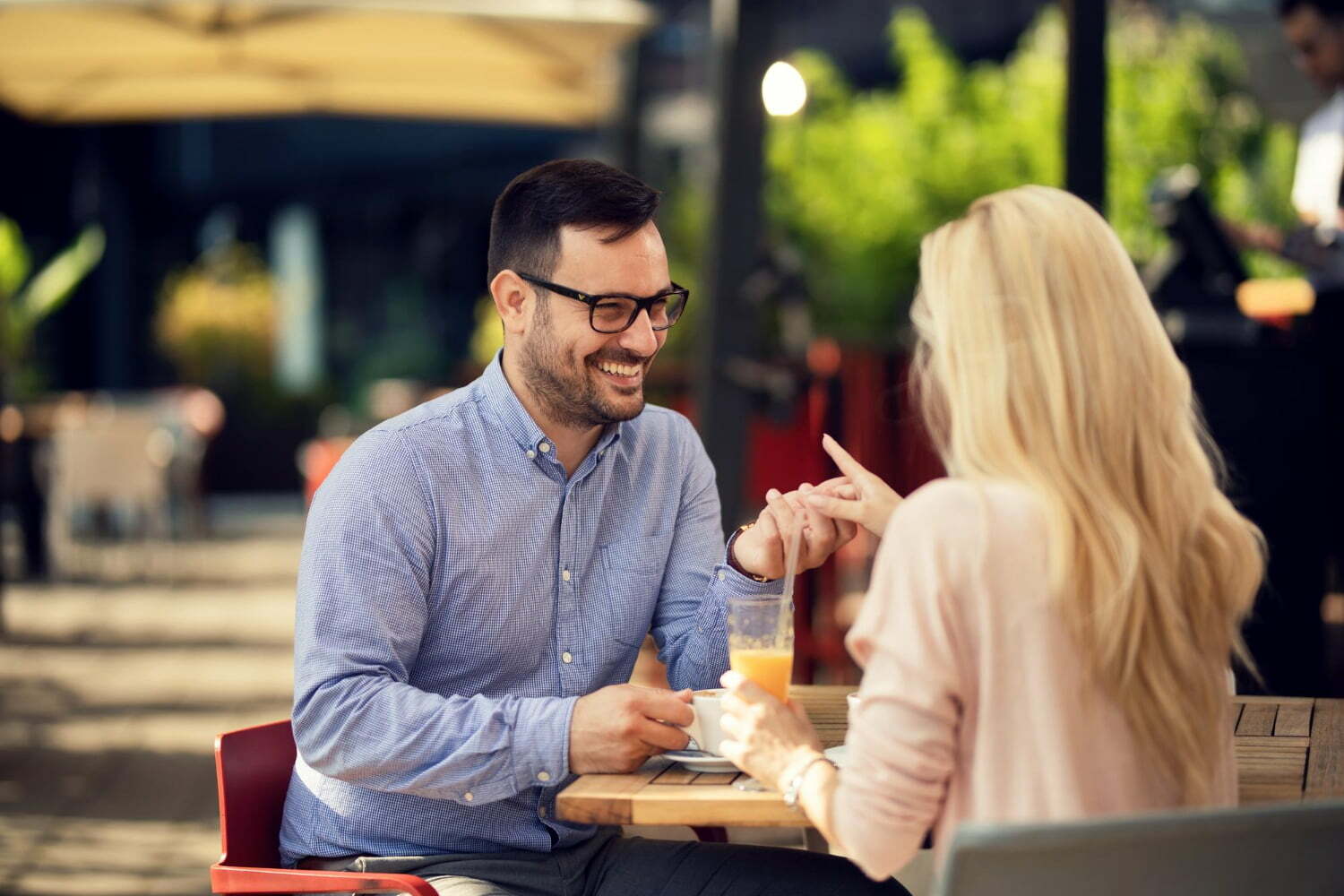 Primera cita / autoabandono / relaciones duraderas - Los 8 alimentos que nunca debes comer en una primera cita / hombres /