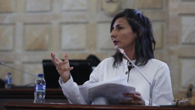 ministra de minas contratos