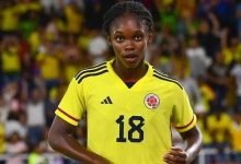 futbolista linda Caicedo en el campo de juego