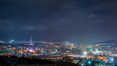 Vistas nocturnas de Murmansk, noche polar / sol