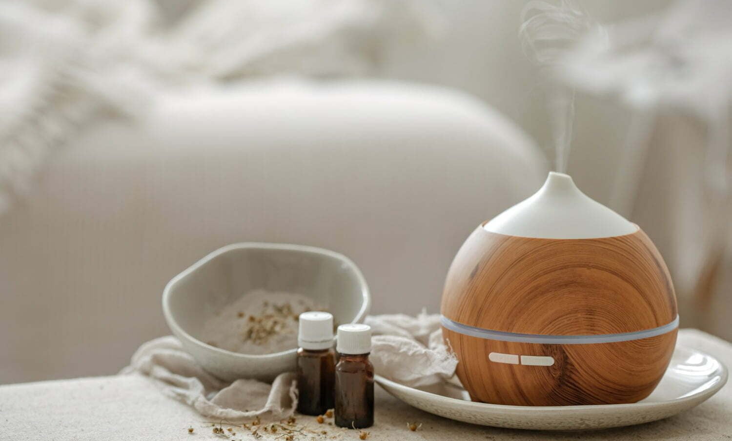 humidificador y aceites esenciales para aromaterapia