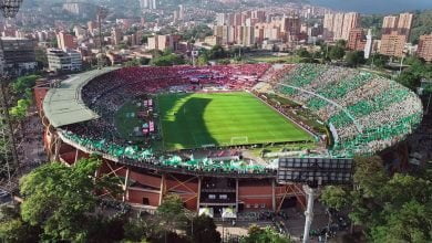 Estadio atanasio girardot con foto de hinchas de nacional y medellín