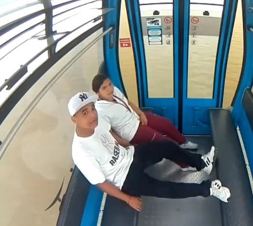 pareja teleférico video