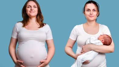 Sonrisa feliz sobre la mujer embarazada antes de dar a luz con un vientre y después con un bebé en los brazos / dar a luz