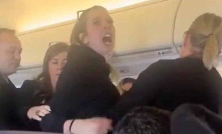 Video: En pleno vuelo mujer gritó que era víctima de trata de personas