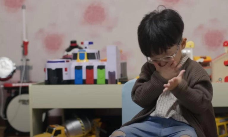 Niño se hace viral por decir en un programa que se siente abandonado por sus padres