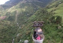 Cable de teleférico se reventó y dejó atrapadas a 5 personas