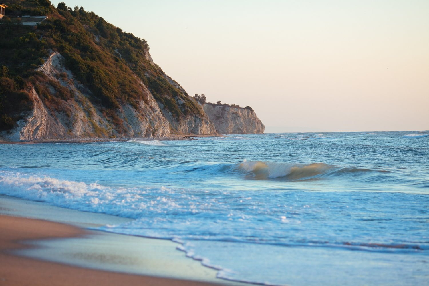 Qué es el mar de leva que tiene en alerta varias playas de Colombia