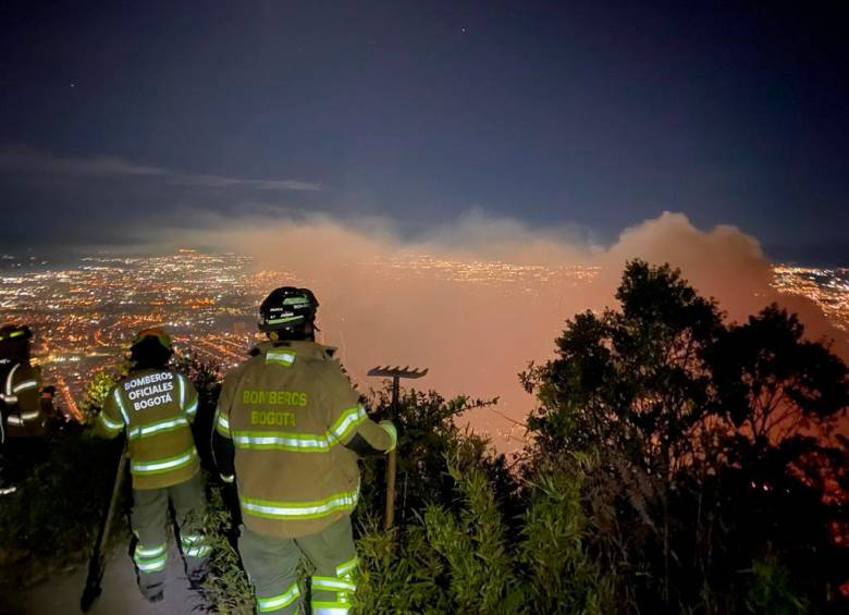 incendio en Cerros Orientales / desastre y calamidad / Bomberos