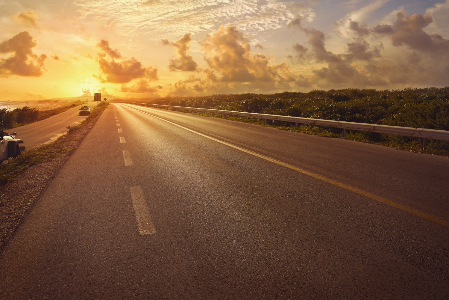 Esta es la carretera más larga del mundo / aeropuerto / líneas que dividen los carriles