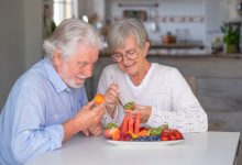 Tres alimentos que deberían comer las personas mayores de 70 años / olor de las personas mayores