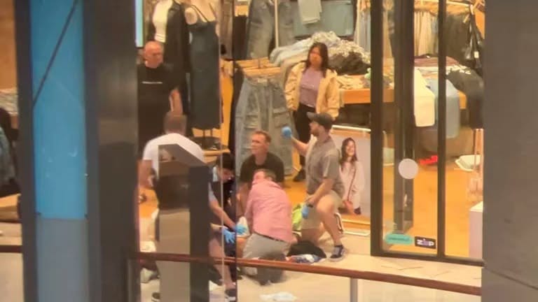 Al menos seis fallecidos dejó apuñalamiento masivo en centro comercial