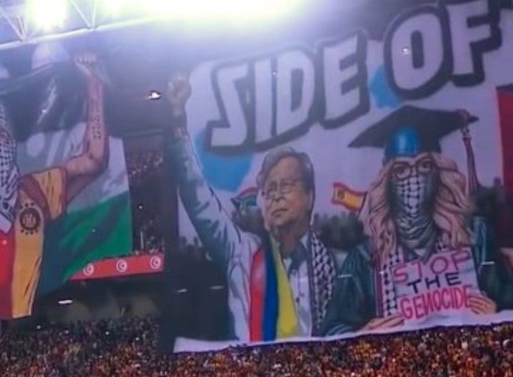 ¿Por qué la imagen de Gustavo Petro apareció en estadio de África?