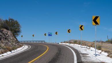 Por qué las líneas que dividen los carriles en las carreteras son amarillas