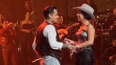 Video: Christian Nodal y Ángela Aguilar muestran su amor en pleno concierto