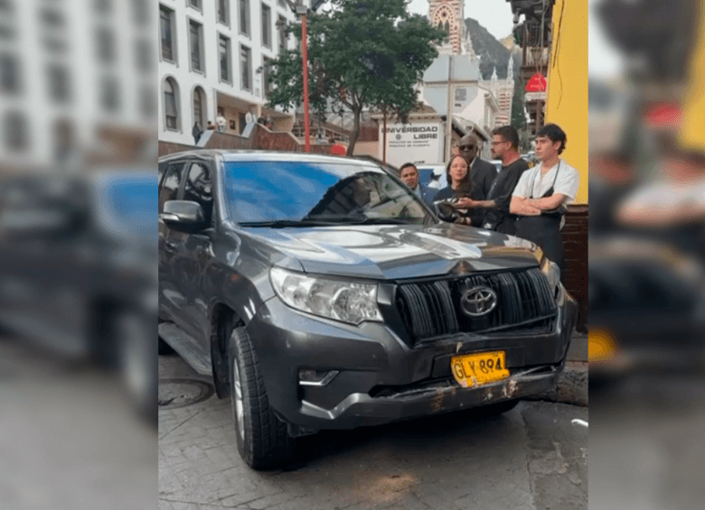 Camioneta vinculada al Congreso causó accidente en Bogotá