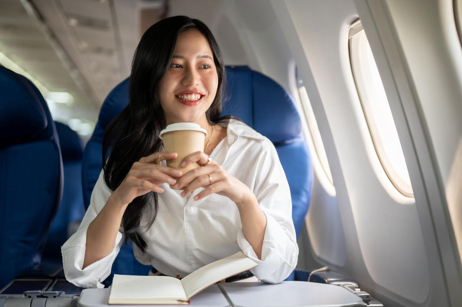 ¿Por qué es mejor evitar el café en un avión y cómo afecta tu experiencia de vuelo? / JetSmart