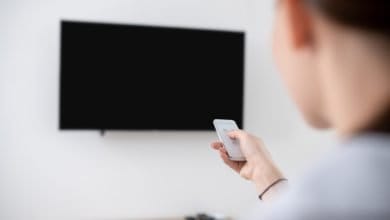 ¿Cuál es la distancia recomendada que debe haber entre el TV y el sofá?