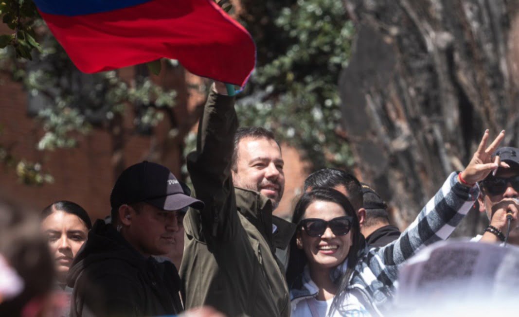 Alcalde de Bogotá marchó en pro de Venezuela