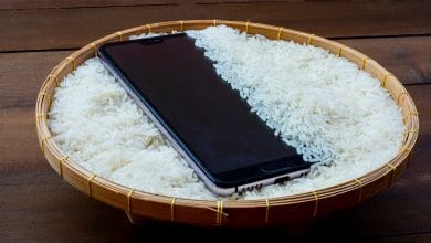 Los peligros de meter el celular en arroz