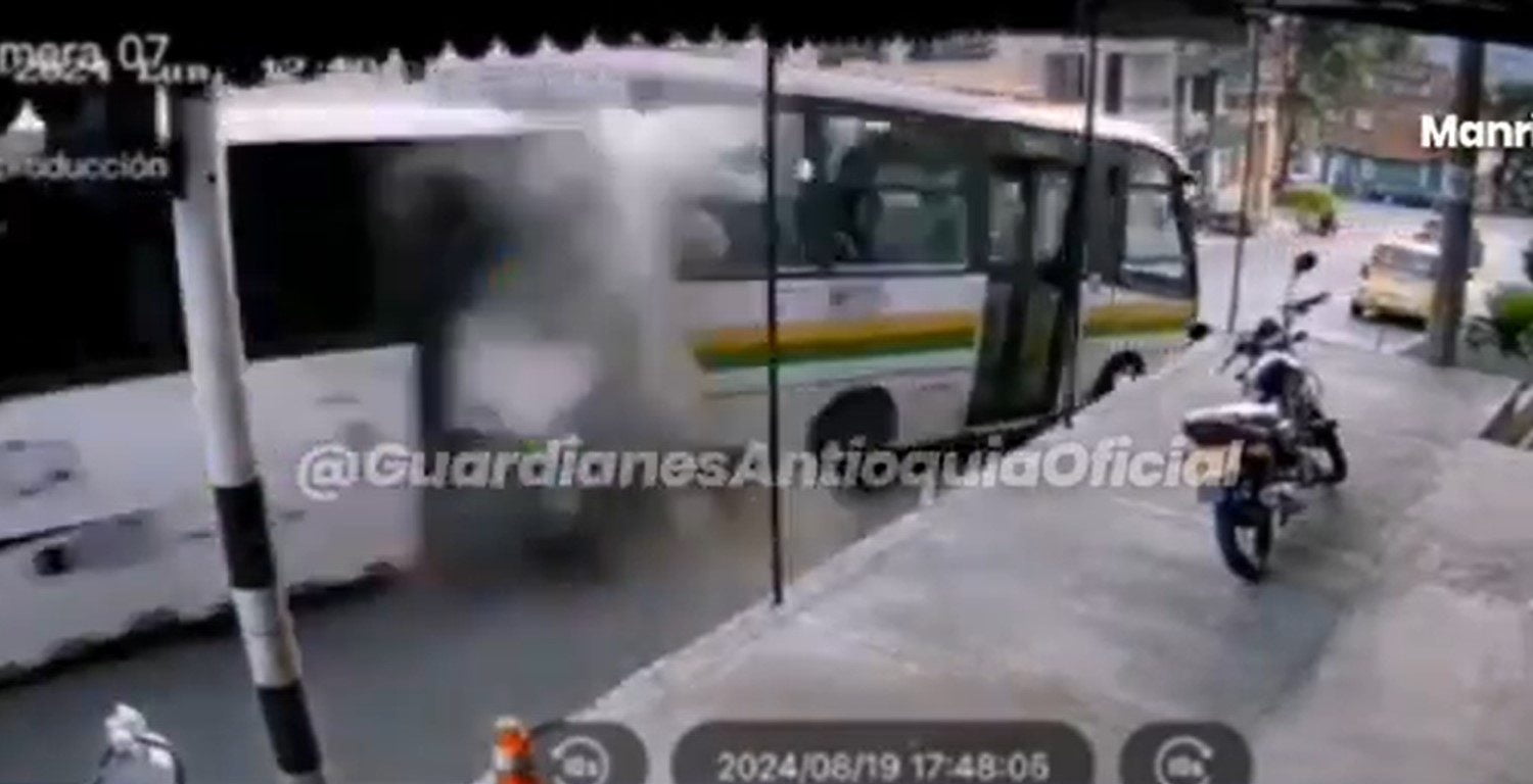 Video de tragedia en Medellín: Accidente de bus dejó 2 personas sin vida y 16 heridos