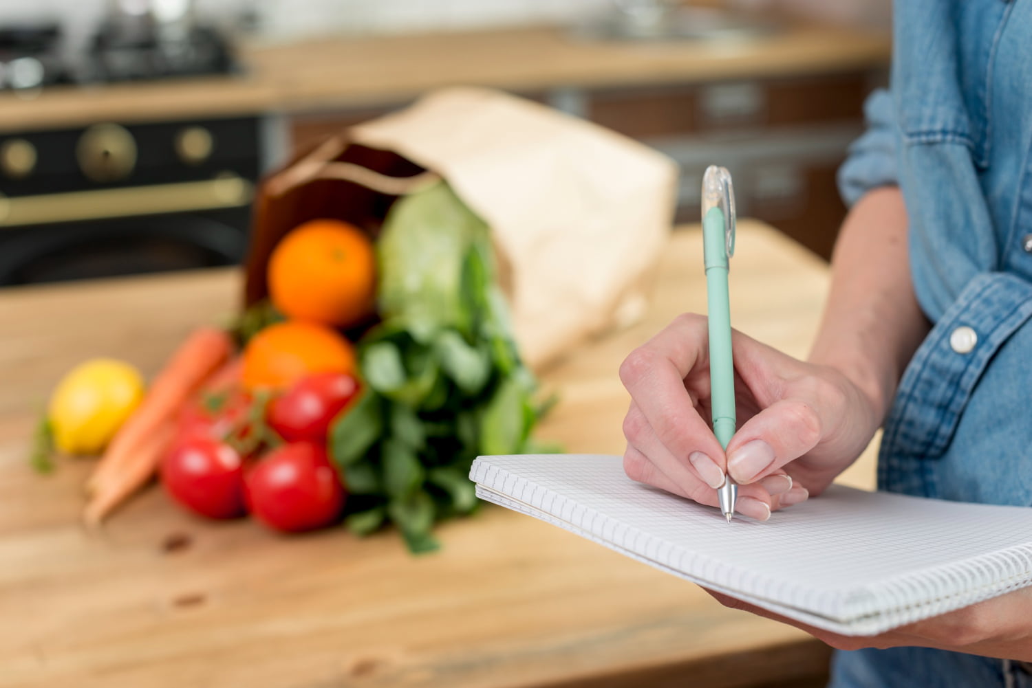 Alimentos y hábitos que te ayudarán a combatir la retención de líquidos