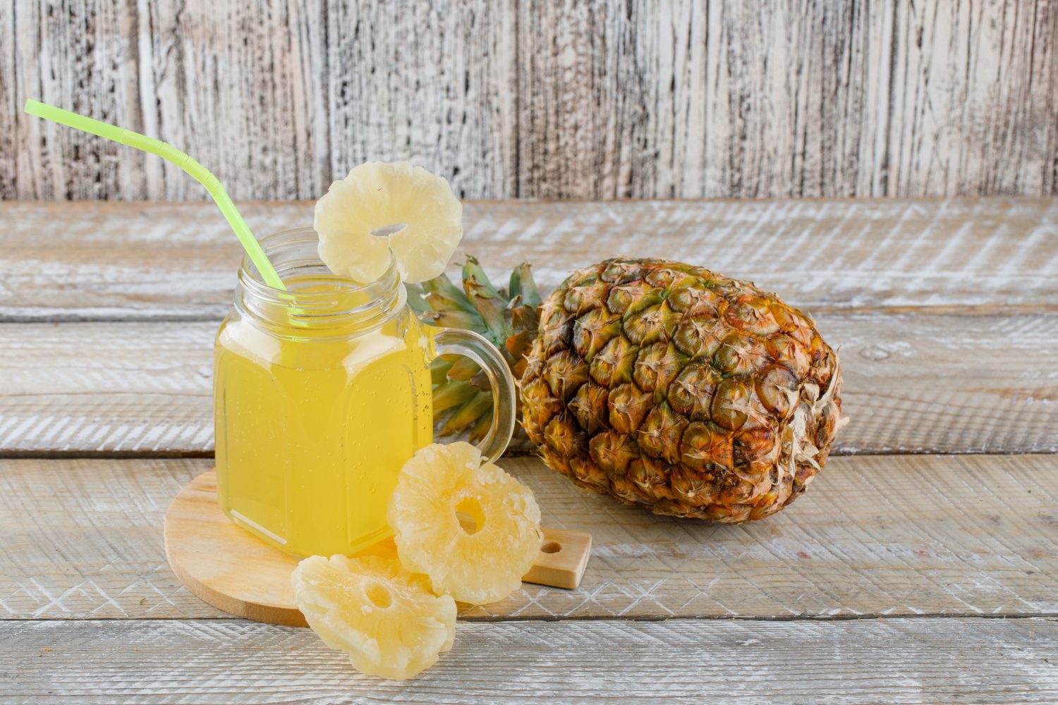 Beneficios sorprendentes de beber agua de piña en ayunas todos los días