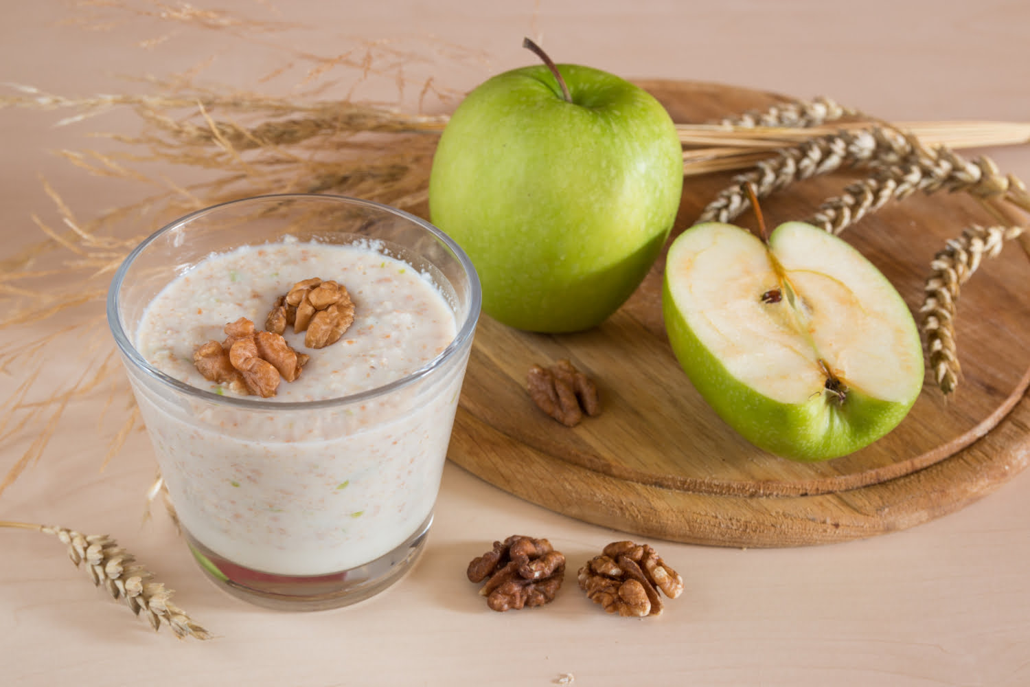 Licuado de manzana con avena y linaza: beneficios y cómo prepararlo