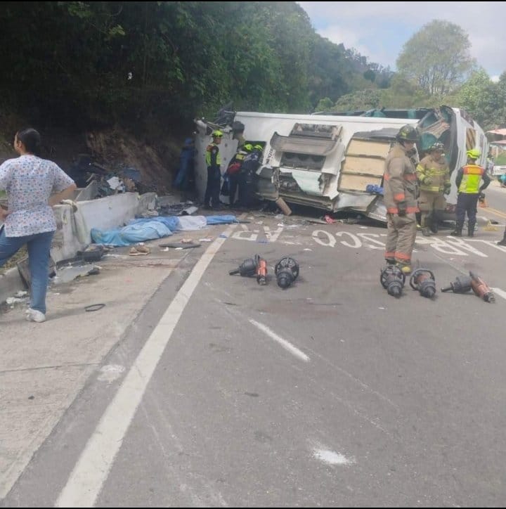 Impactantes imágenes deja accidente entre Bogotá y La Mesa